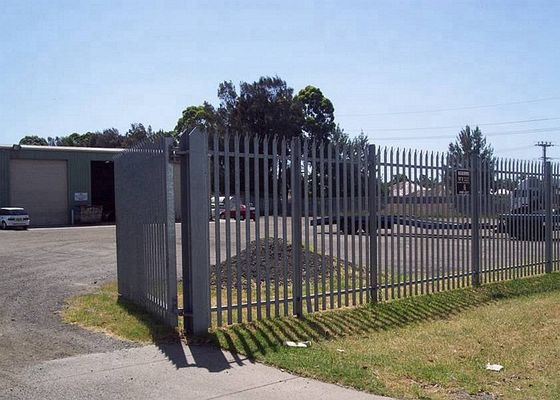 Los paneles derechos libres de la cerca de la palizada del metal del estilo euro para las instalaciones industriales